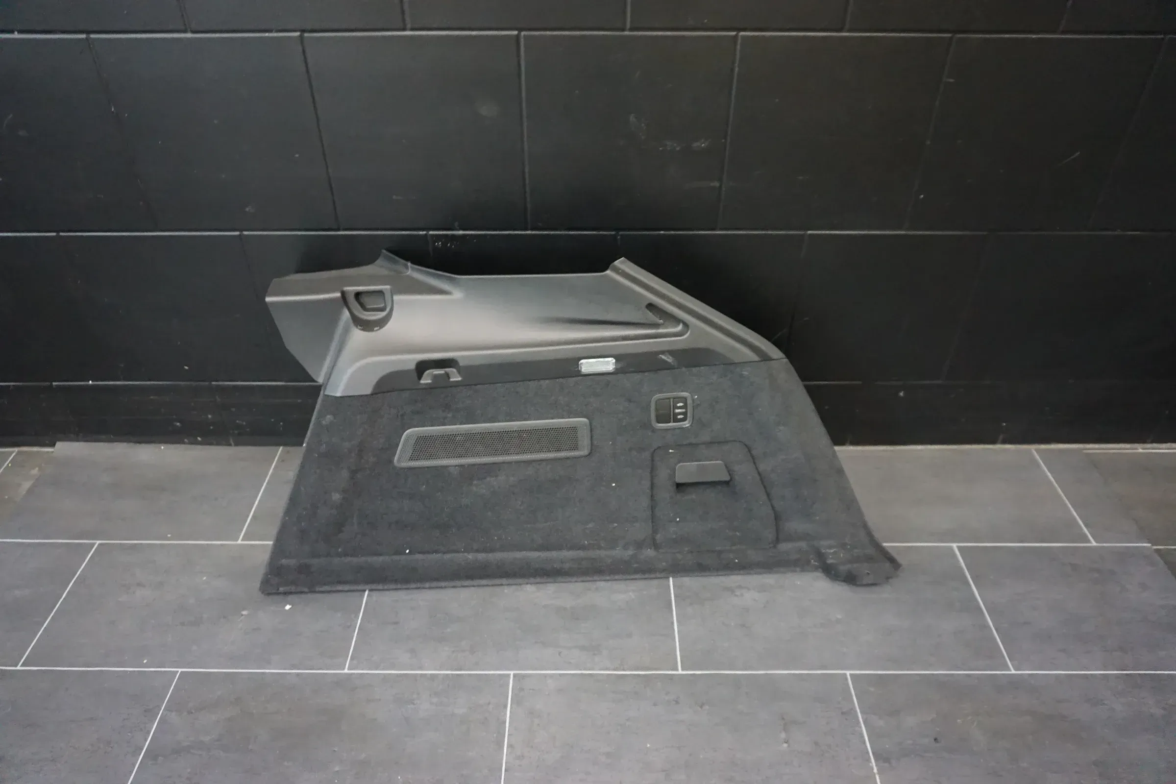 Original Porsche Cayenne 9Y0 Seitenverkleidung Schwarz rechts 9Y0867038G - Bild 1