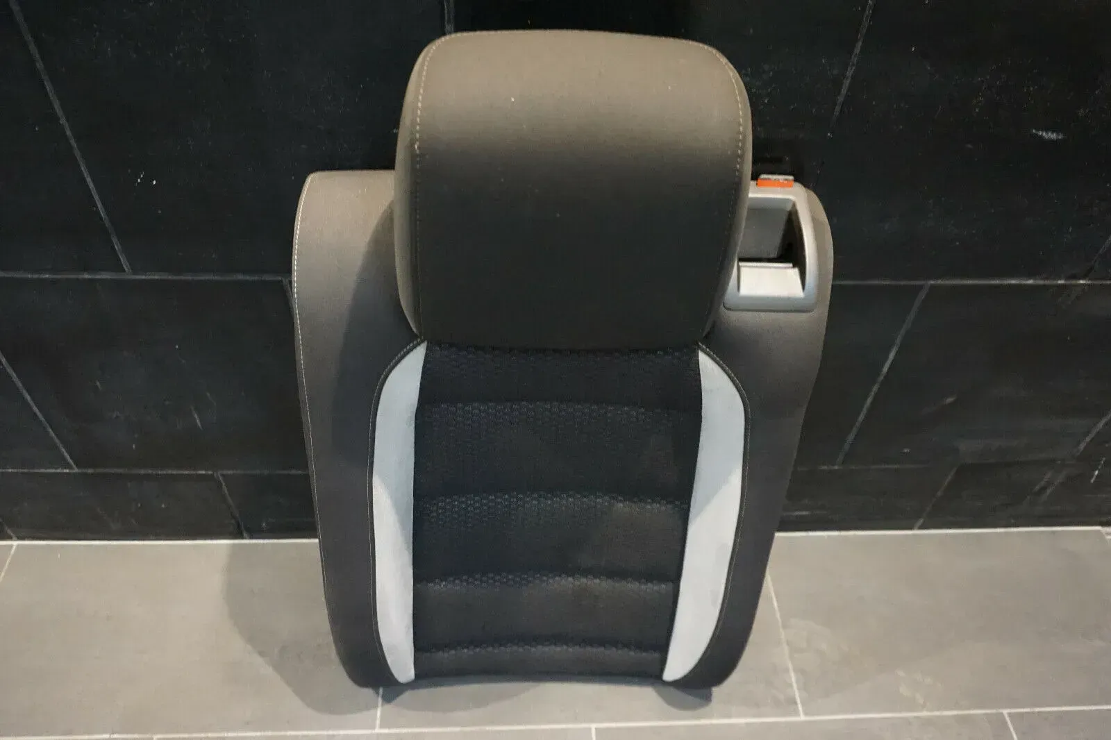 VW Golf 6 VI R Rücksitzbank Oberteil links oben Stoff grau schwarz titanschwarz - Bild 1