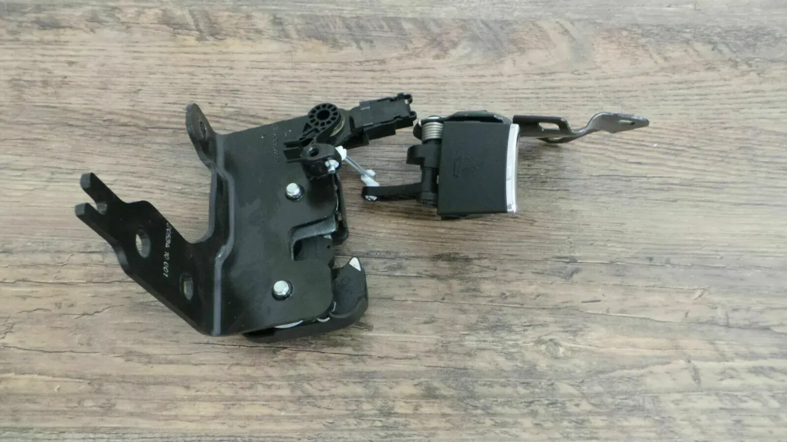 Mercedes E-Klasse W212 Entriegelung Rückenlehne rechts A2129209200 A2129230100 - Bild 1