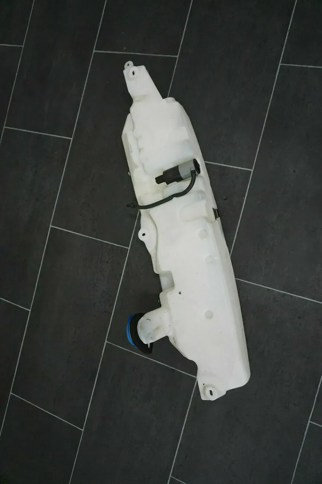 JAGUAR F-TYPE Wischwasserbehälter mit Pumpe - Bild 1