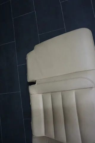 VW Touareg 7L Rücksitzbank Unten Unterteil beige Hinten Rechts Sitzbank - Bild 3