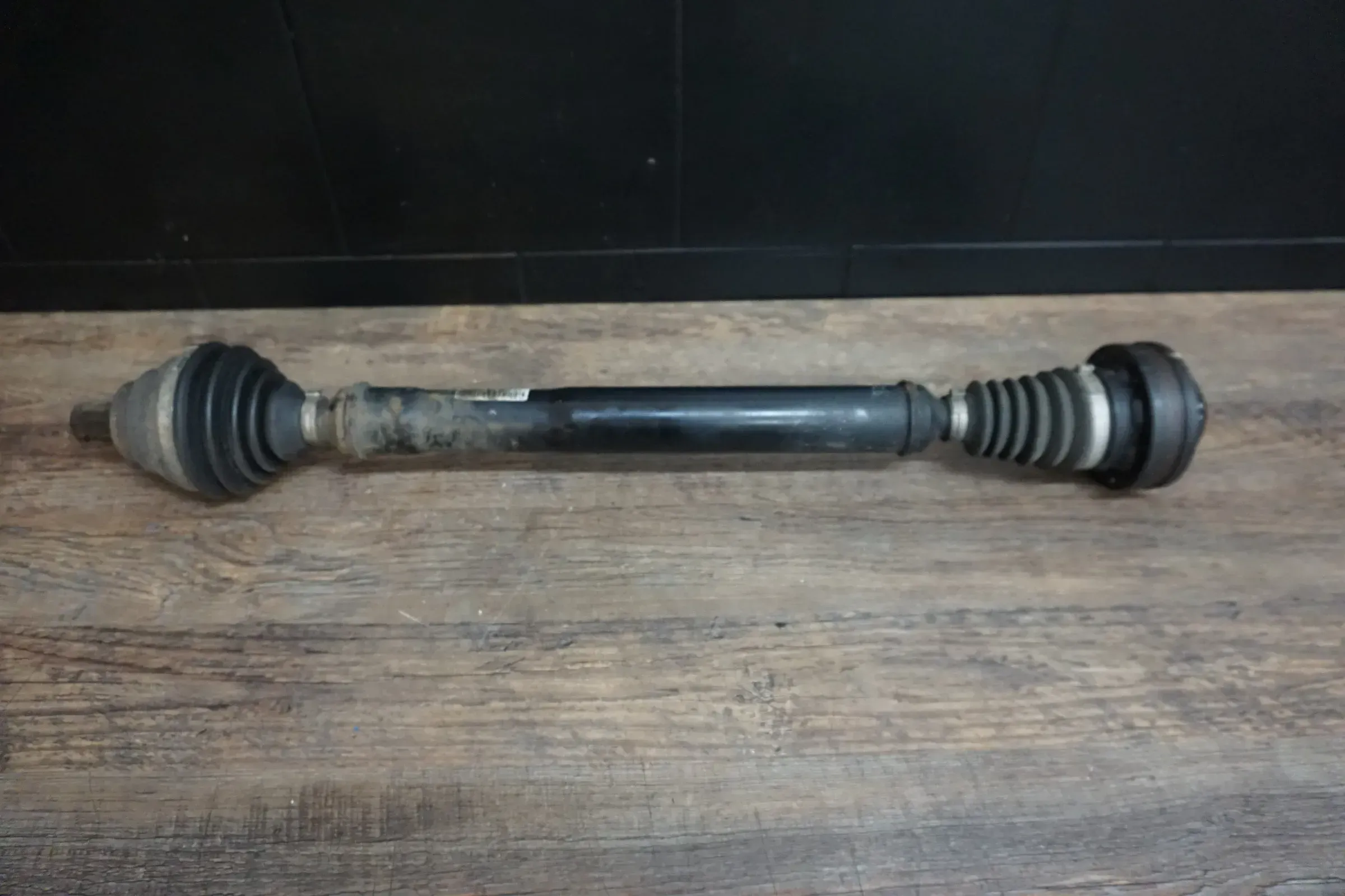 VW Jetta 1K2 Bj.2009 original Antriebswelle Gelenkwelle vorn rechts 1K0407272JC - Bild 1