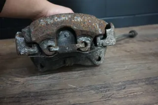 Original VW T5 2,5 TDI Bremssattel Brems Sattel vorn rechts 7E0106A ATE - Bild 2