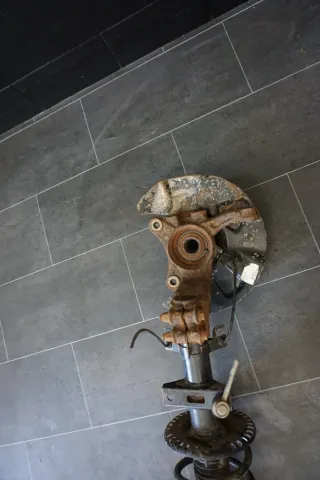 VW T5 2,5TDI 174PS ACHSSCHENKEL RADNABE FEDERBEIN vorne links - Bild 6