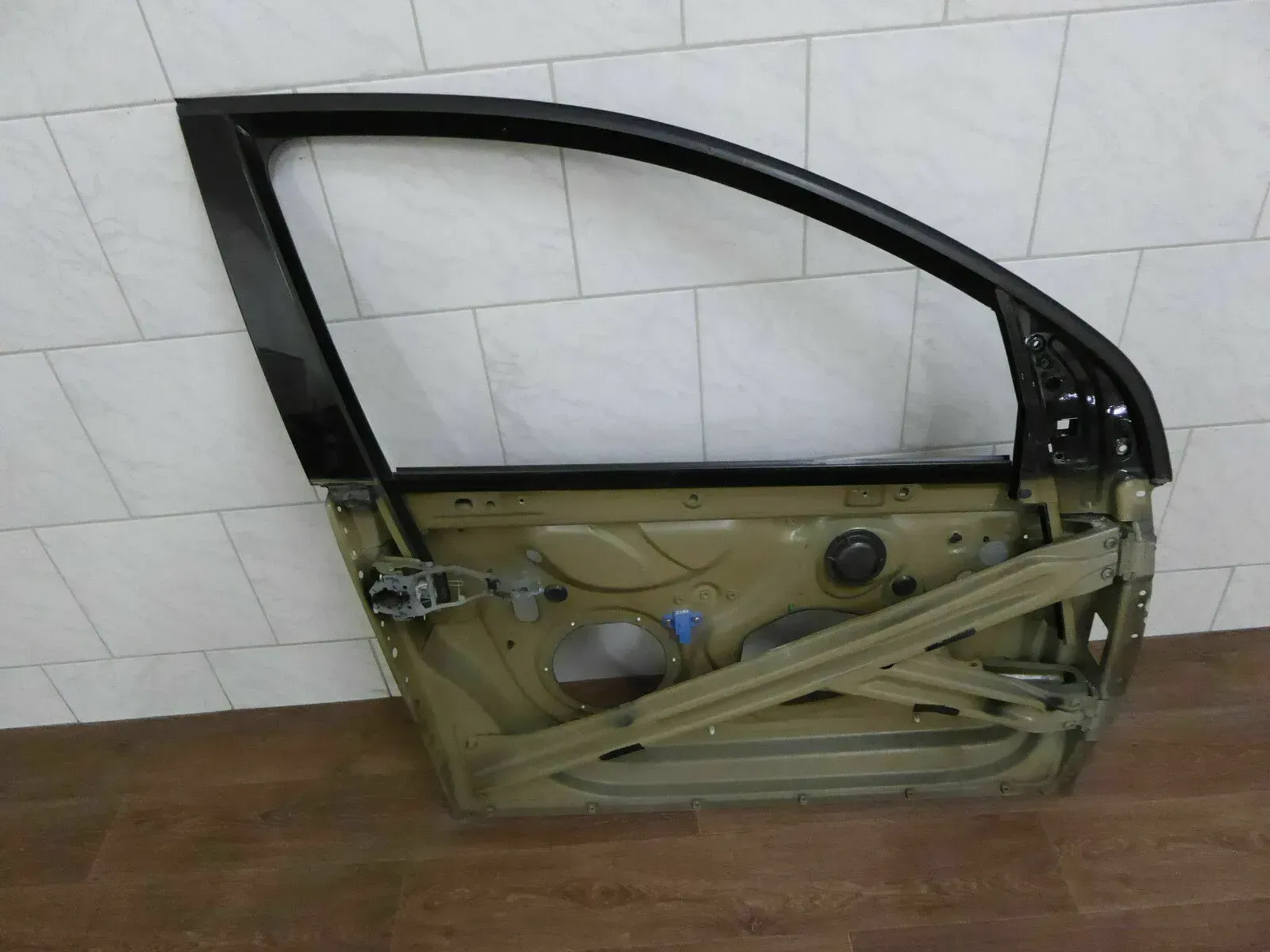 Tür Türrahmen vorne rechts VW Golf V 5 Limousine BJ 2006 L041 Schwarz - Bild 1