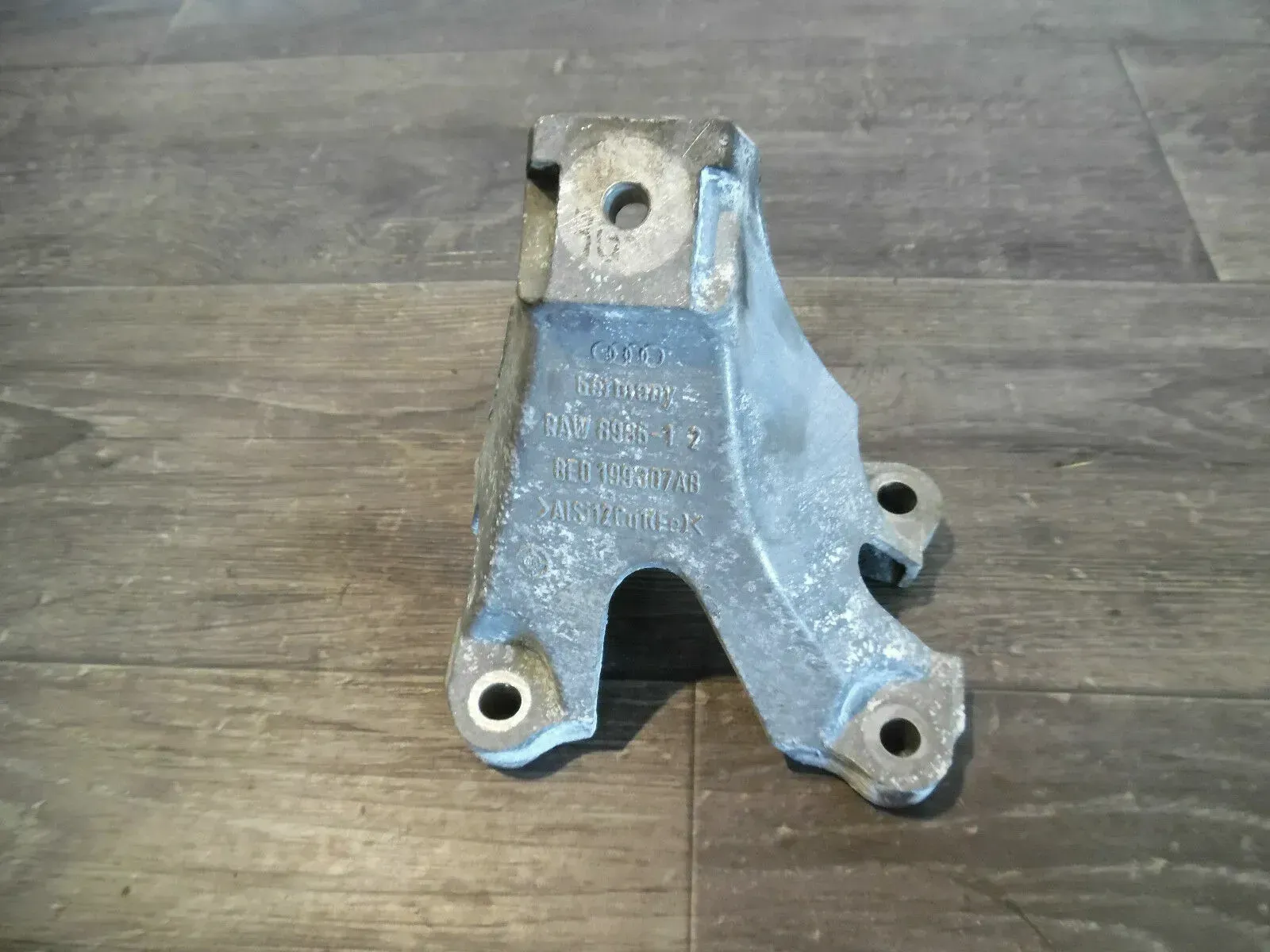 Audi VW 2.7 3.0 TDI Halter Träger Motorhalter Quattro links 8E0199307AB *TOP* - Bild 1