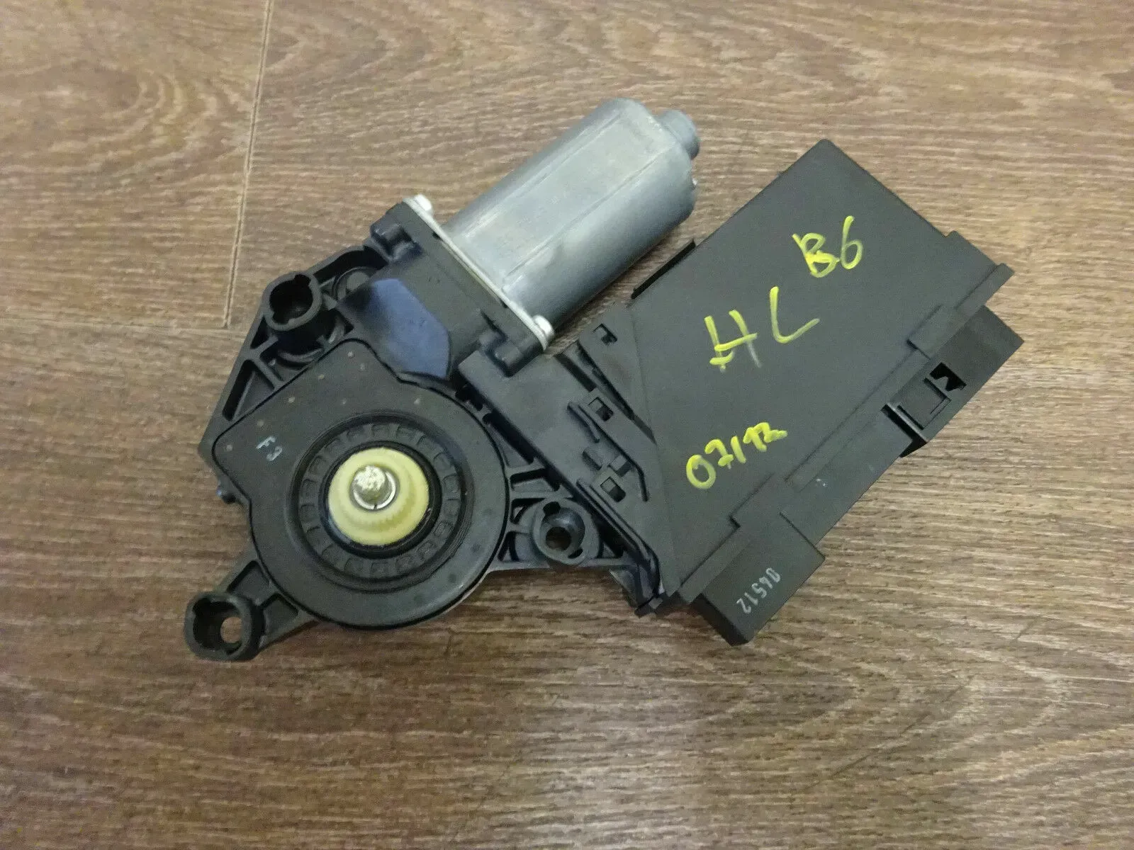 Audi A4 B6 8E Steuergerät Fensterhebermotor hinten links 8E0959801A - Bild 1