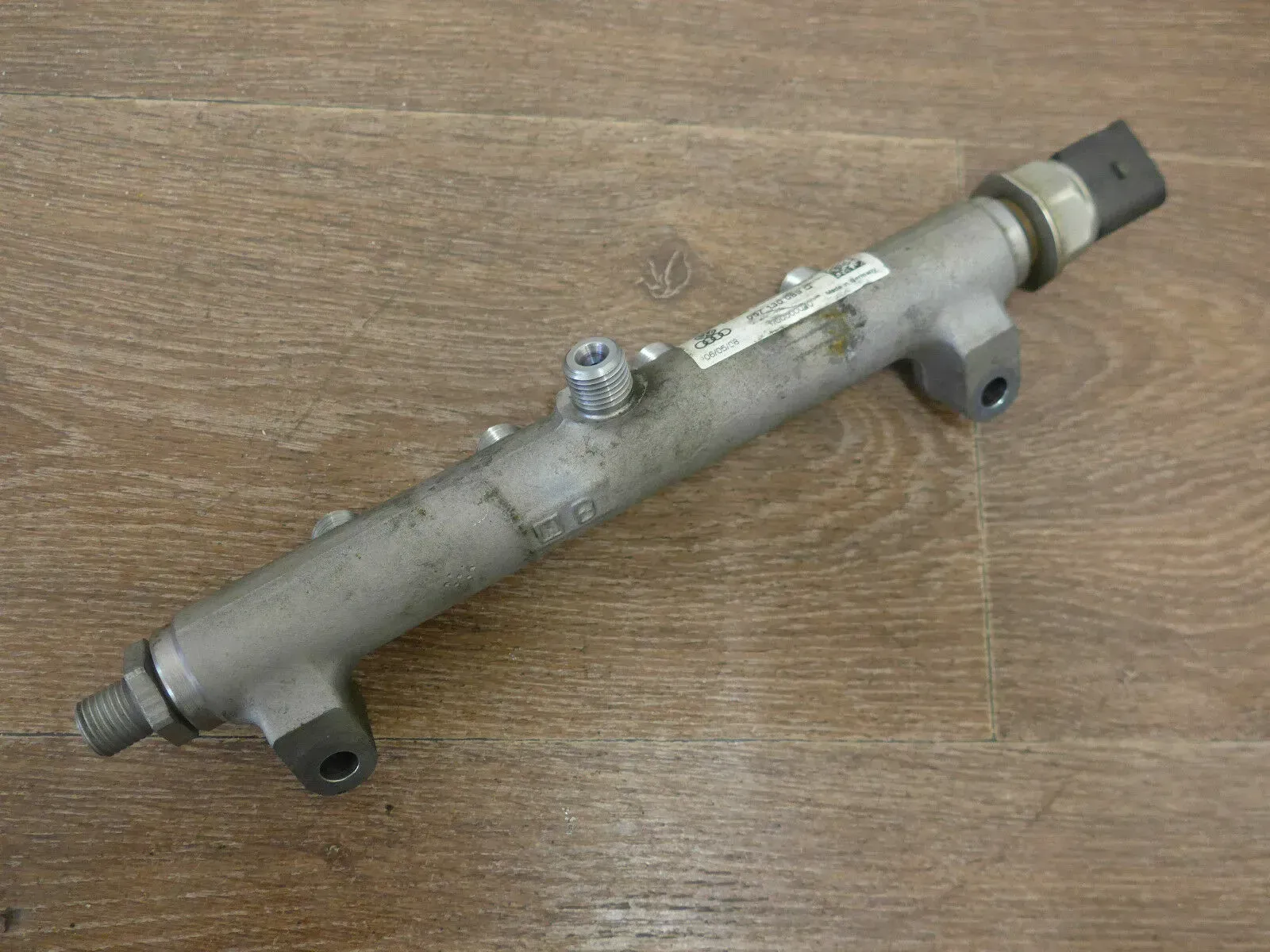 057130089Q Einspritzleiste Kraftstoffverteiler links 4,2 V8 TDi CCF Audi Q7 - Bild 1
