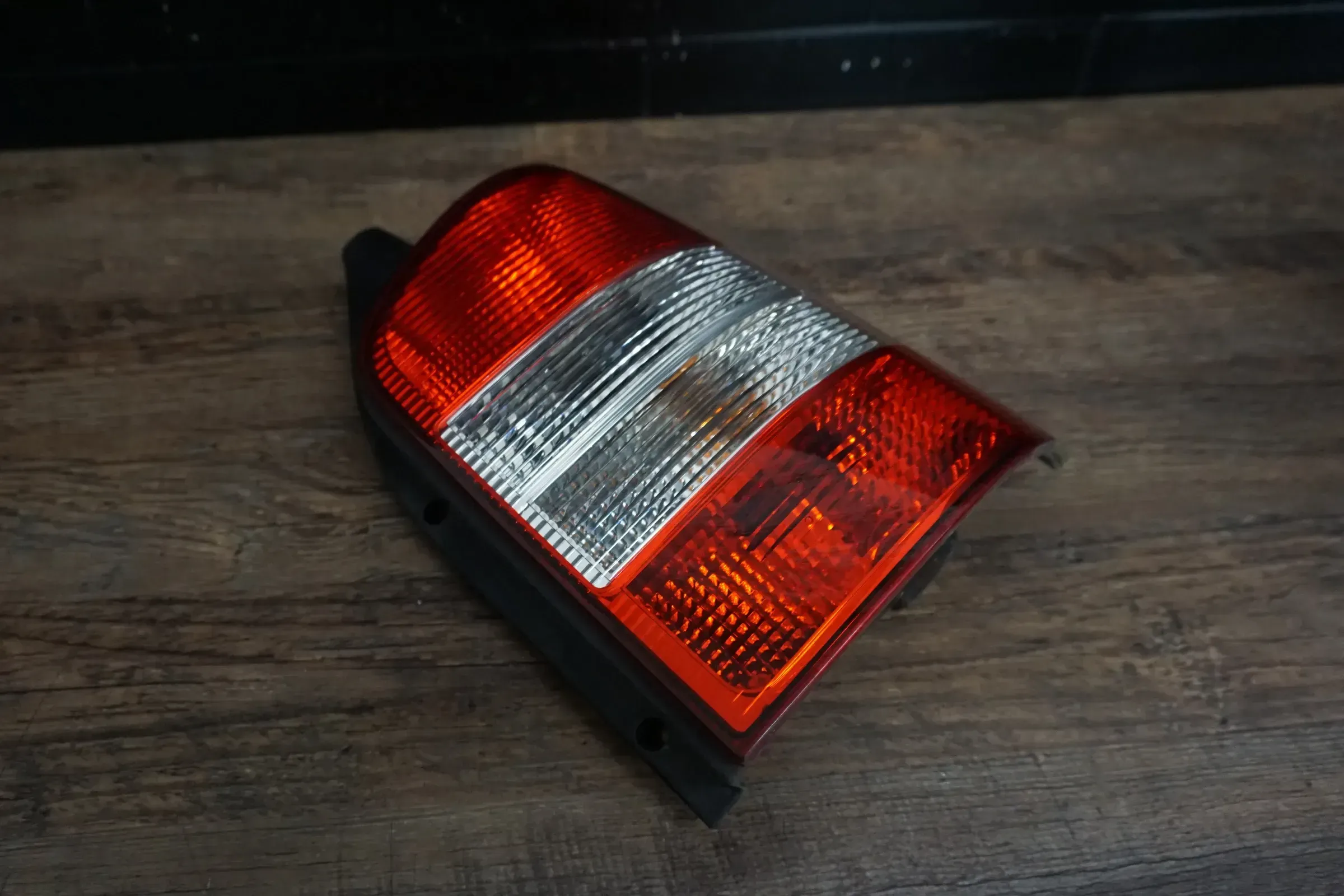 VW T5 Multivan Rücklicht Heckleuchte Rückleuchte rechts Heckklappe 008549-141 - Bild 1