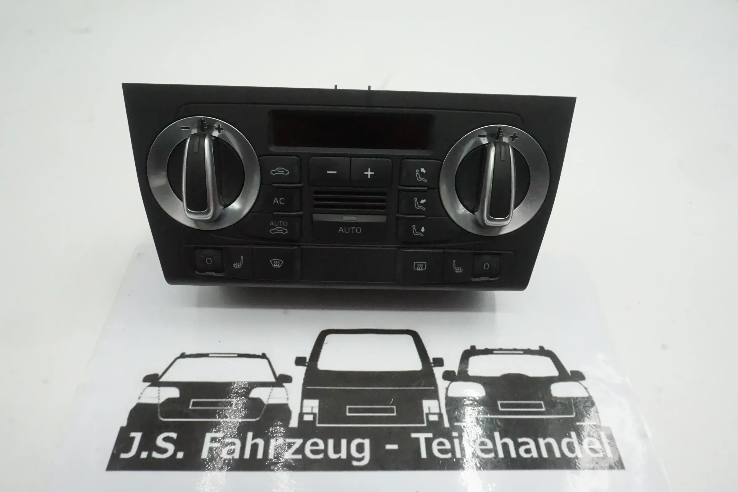 Audi A3 8P Facel. Klimabedienteil Klima Bedienteil Sitzheizung 2-Din 8P0820043BH - Bild 1