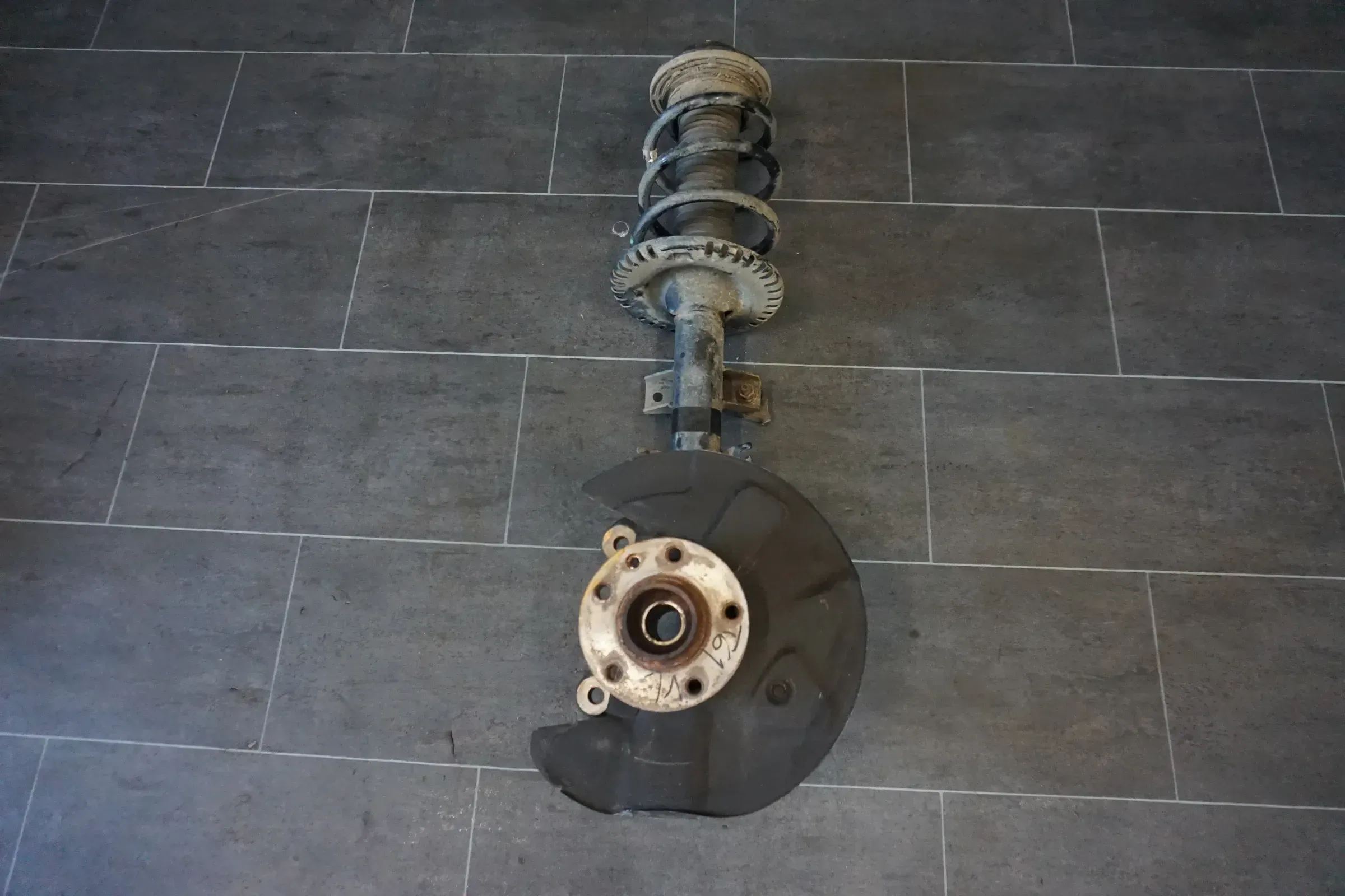 VW Transporter T6.1 Achsschenkel Rechts Federbein 2.0TDi - Bild 1