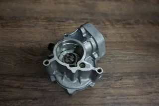 Audi A1 S1 8X VW Golf Skoda Octavia Unterdruckpumpe Vakuumpumpe Pumpe 06L145100B - Bild 2
