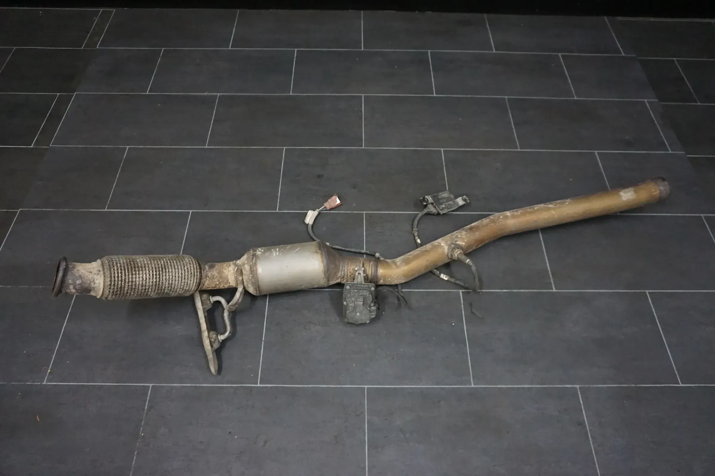 VW Passat B8 2.0 TDI Abgasrohr Regelklappe Drosselklappe Katalysator 3Q0131701B - Bild 1