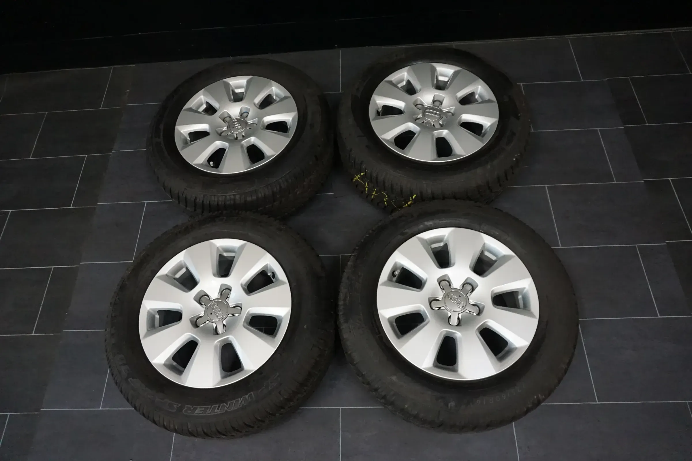 Audi A6 4G 16 Zoll Alufelgen Felgen Winterreifen 225/60 R16 4G0601025 - Bild 1