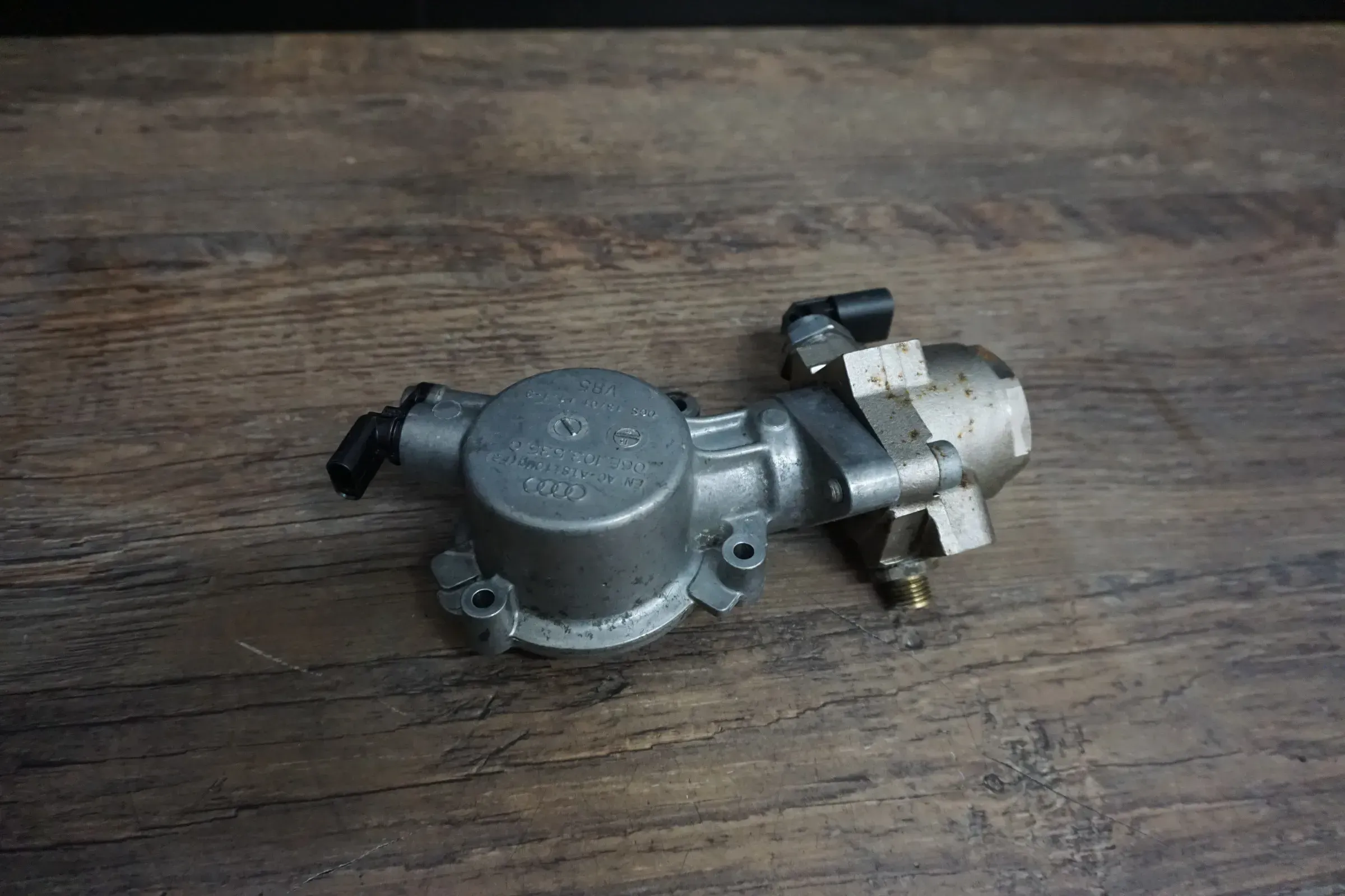 VW AUDI A4 8K A5 8T A6 4G TSI Benzin Hochdruckpumpe Kraftstoffpumpe 06E127026C - Bild 1