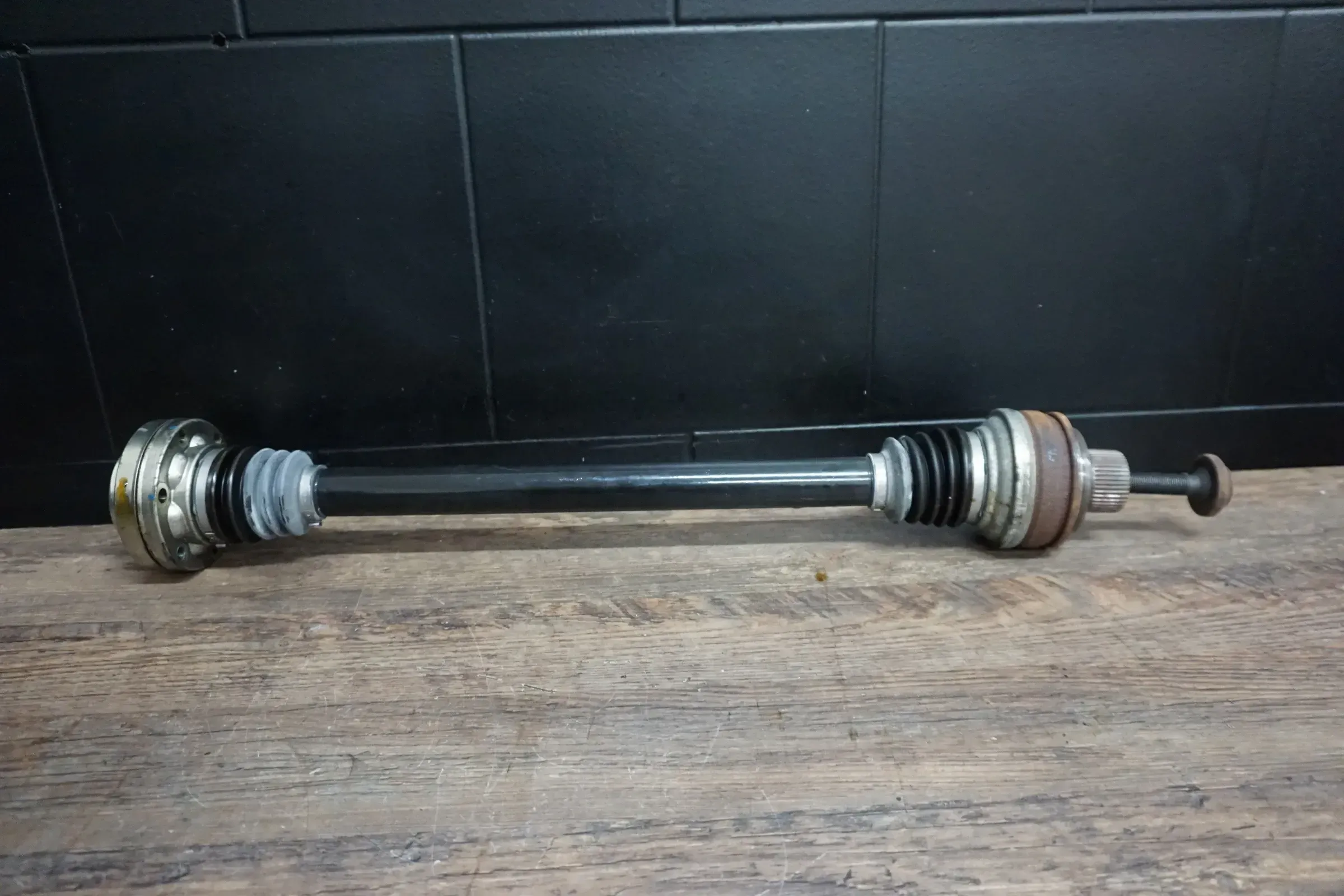 Audi A4 8K A5 8T Antriebswelle Gelenkwelle hinten 8K0501203J - Bild 1