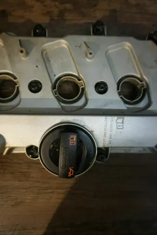 original Audi 3.2 FSI V6 Zylinderkopfhaube Ventildeckel 06E103471P links Fahrer - Bild 3