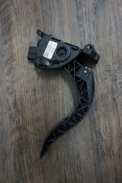 Background image for VW Audi Original Gaspedal Pedalblock Pedal Gas Beschleunigung 8K1723523A