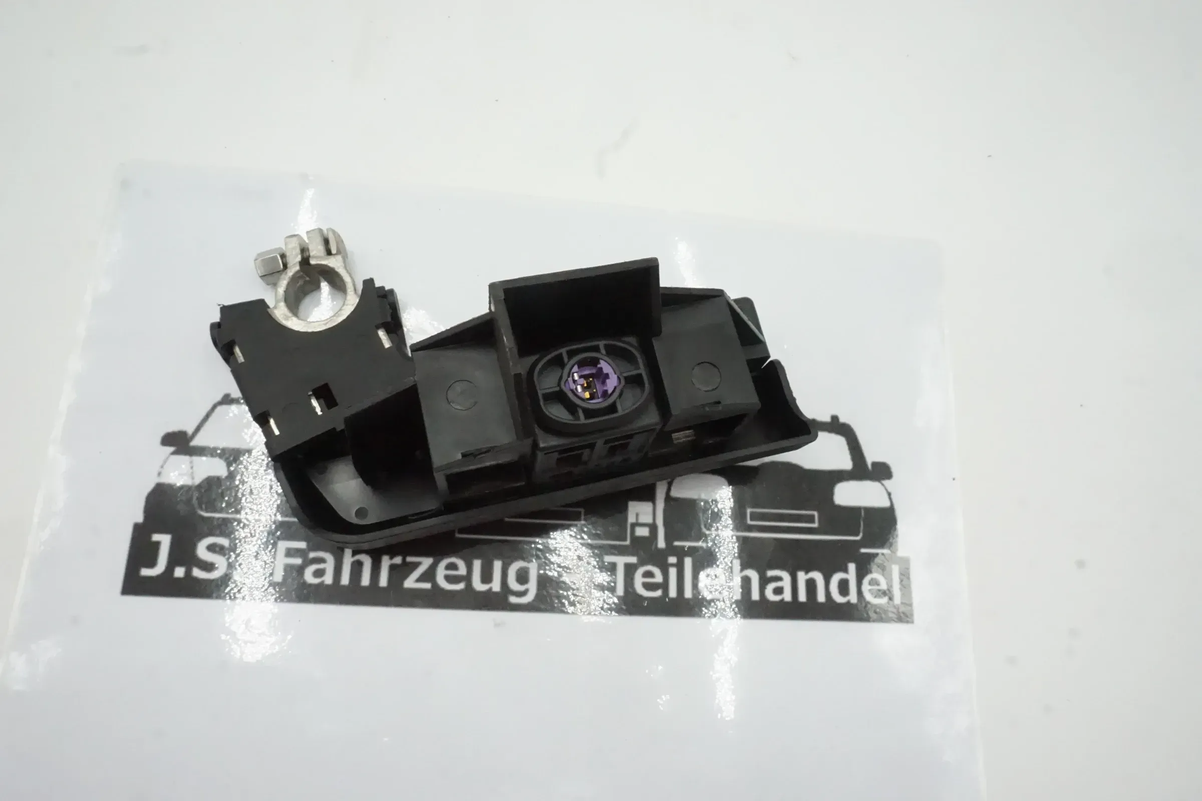Sicherungskasten Audi A8 4E Halter Batterieüberlastungsschutz 4E0971845F - Bild 1