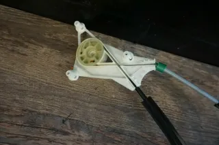 Audi A3 8V Fensterheber Fenstermechanik Fahrertür vorne rechts 3-türig - Bild 5