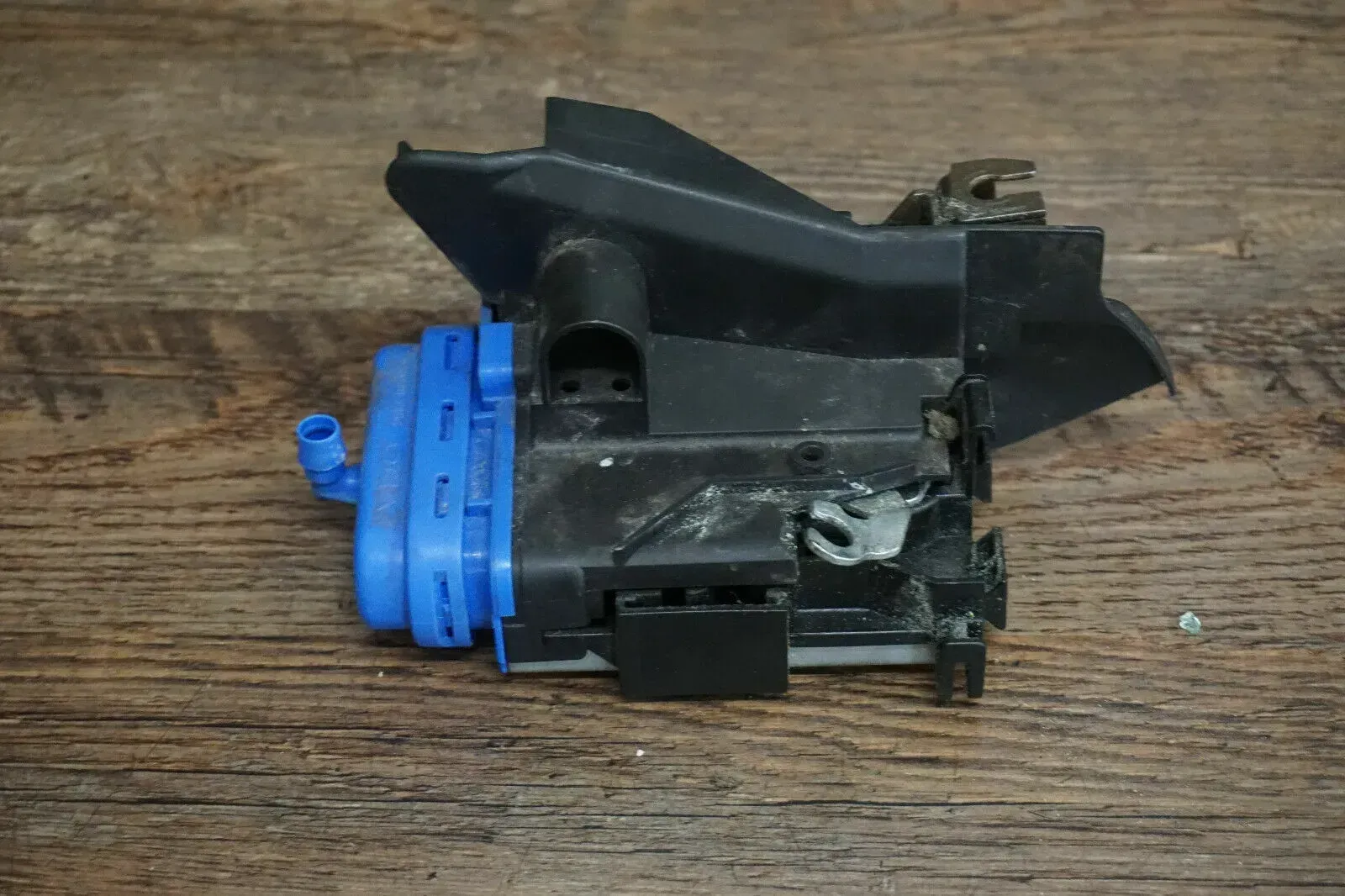 Audi A3 A4 A6 Türschloss Türverriegelung Verriegelung hinten rechts 8D0839016A - Bild 1