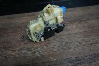 VW Bus T5 Schloß Tür Türschloß vorn links mit ZV 3B1837015BC - Bild 3