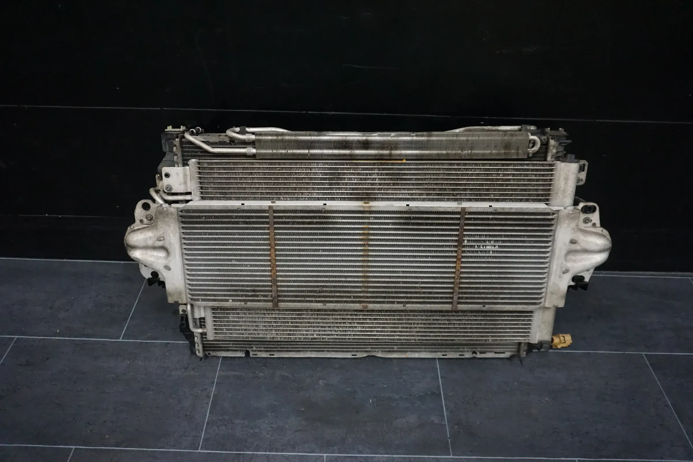 VW T5 Multivan 2.5TDI 131PS Kühlerpaket Frontmaske Wasserkühler 7H0121201CN BNZ - Bild 1