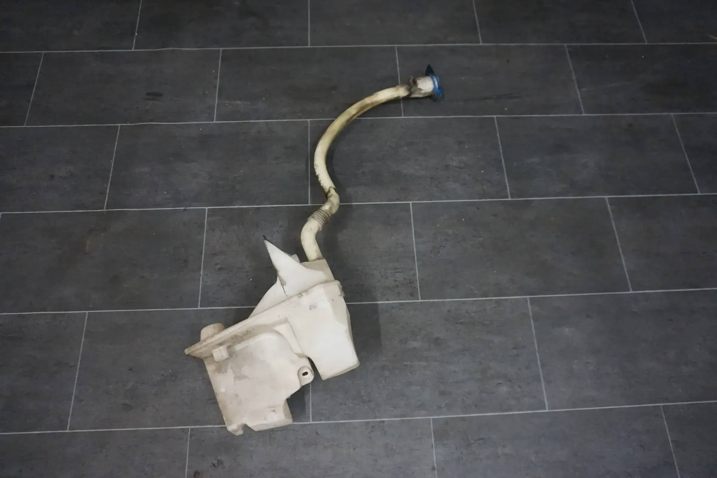 VW T5 Scheibenwaschbehälter Wischwaschbehälter 7H0955453L 7H0955453K - Bild 1