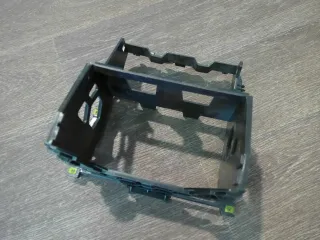 1K0858089C VW Golf 5 Mittelkonsolenschacht Armaturenbrett Doppel DIN Schacht - Bild 2