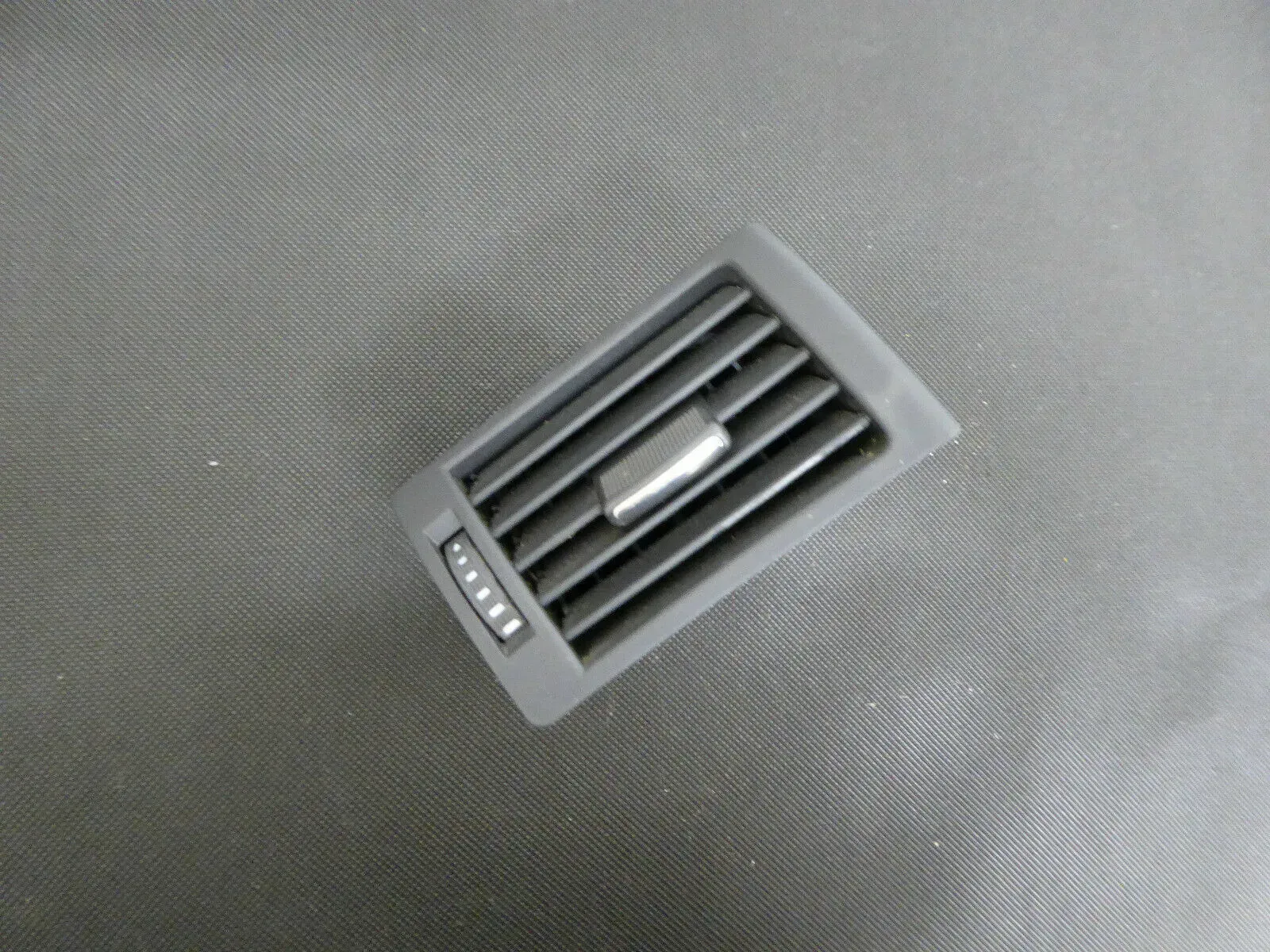 Audi A4 8E Bj.06 Lüftungsgitter Lüftungsdüse Luftdüse vorne rechts 8E0820902 F - Bild 1