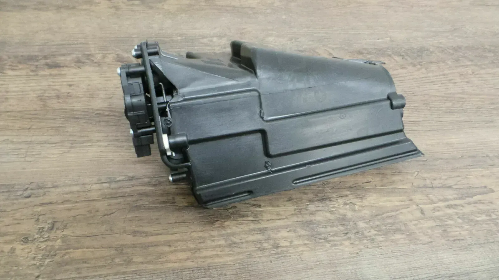 Original VW Touareg 7P Individual Verteilerkasten links für Luftführung 7P020351 - Bild 1