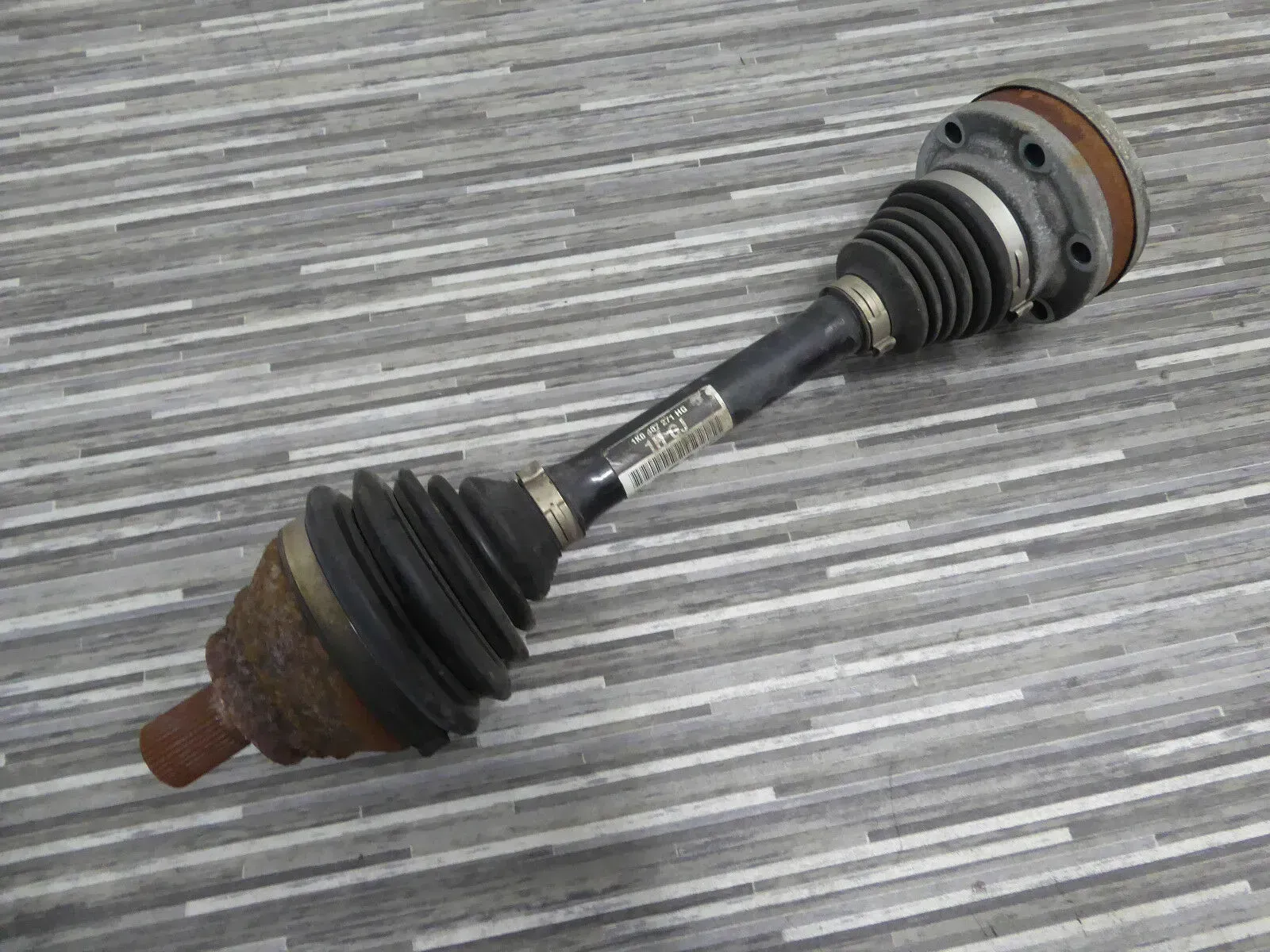 AUDI S3 A3 8P 2.0 vorne links Antriebswelle 1K0407271HG Front Left Drive Shaft - Bild 1