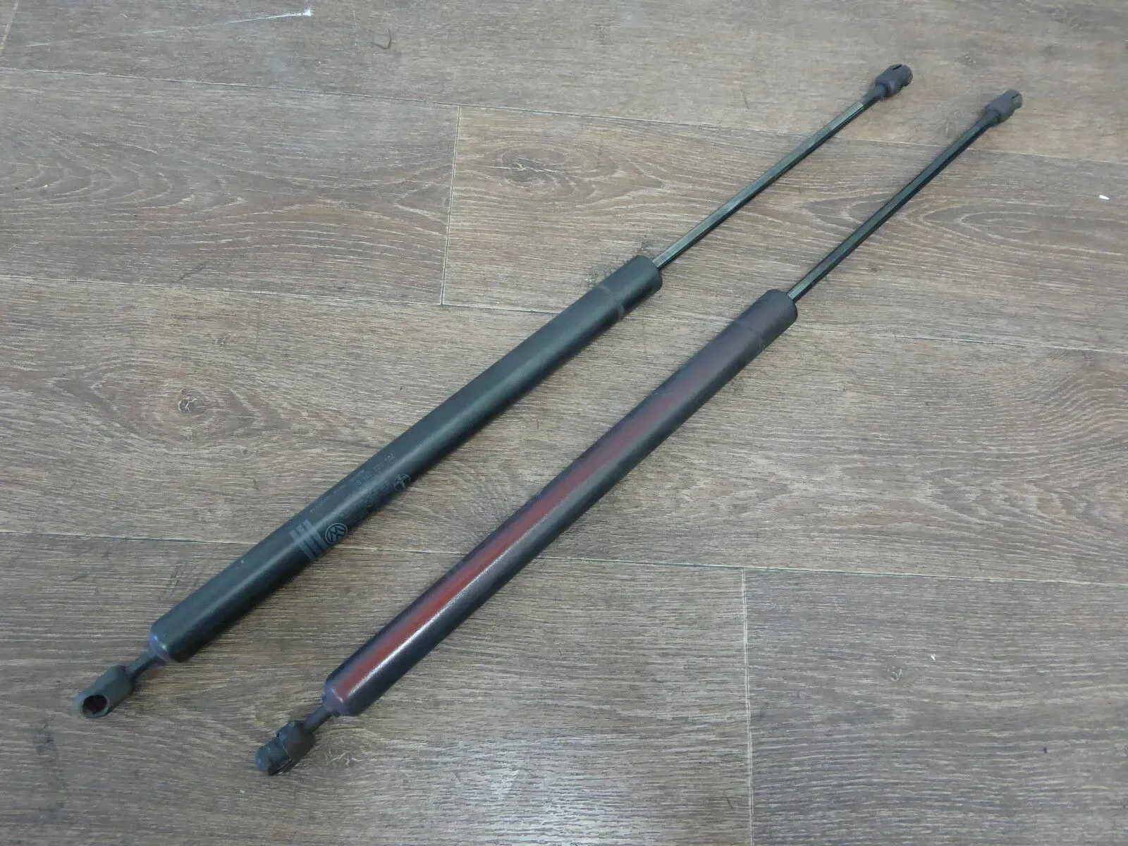 Original VW T4 Heckklappe Heck Klappe Dämpfer Lift 701829331S 3 Striche 2 Stück - Bild 1