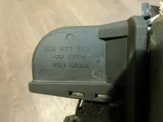 VW Golf 5 Passat Heckschloß Schloß unten an der Heckklappe 1K6827505C Fanghaken - Bild 4