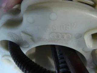 Audi A8 S8 4E D3 Kraftstoffpumpe Benzinpumpe Kraftstoff Fördermodul 4E0919087G - Bild 4