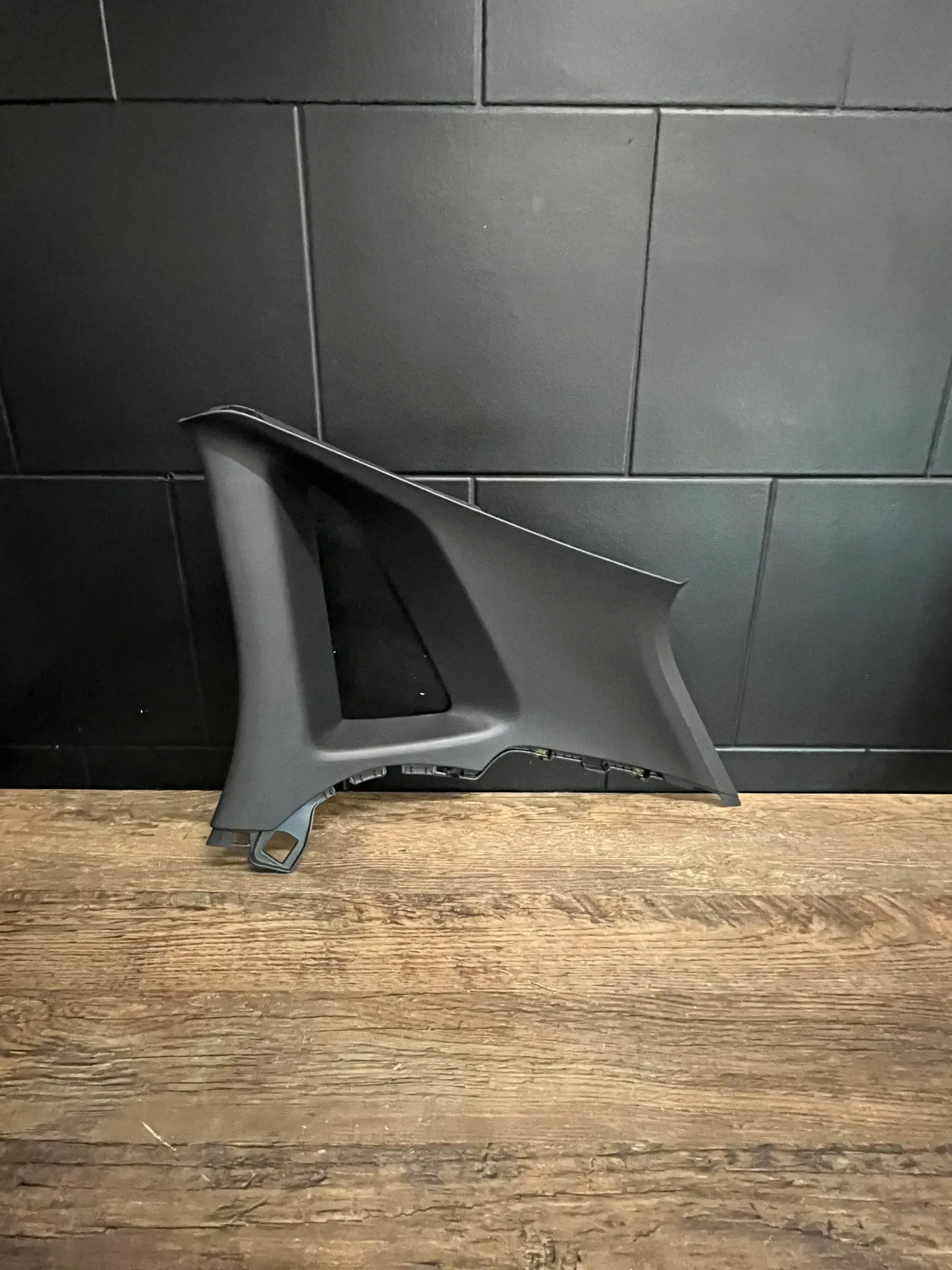 VW Polo Hinten Links Säule Rand 2G4867287A 2018 Verkleidung Säule Schwarz - Bild 1