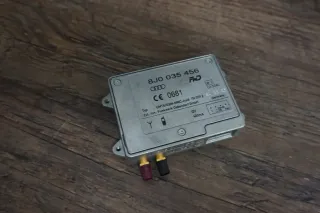 Audi Q5 8R quattro 2.0 TDI Antennenverstärker Signalverstärker 8J0035456 - Bild 1
