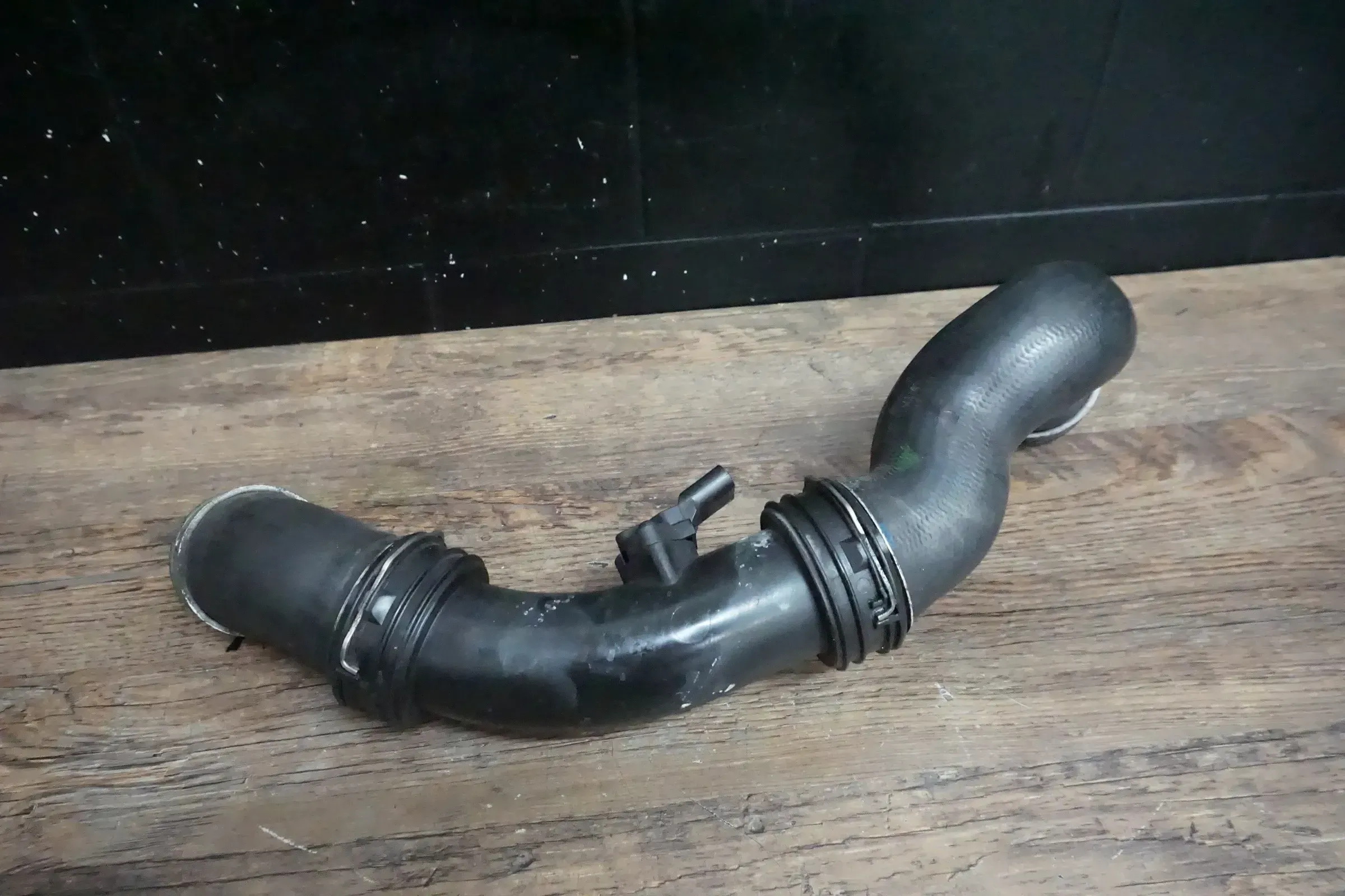 Original VW T5 7H TDI Ladeluftschlauch Ladeluftrohr 7H0145955E/D Schlauch AXE - Bild 1