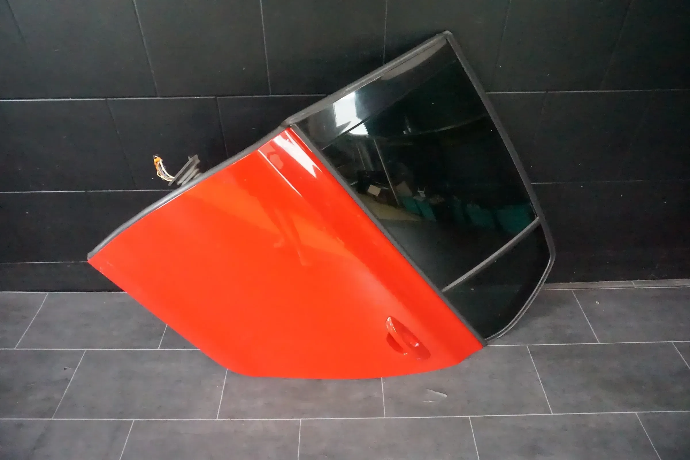 VW Golf VI Tür hinten links 5K6833311 in LY3D Tornadorot Bj09 Limousine 5 Türig - Bild 1