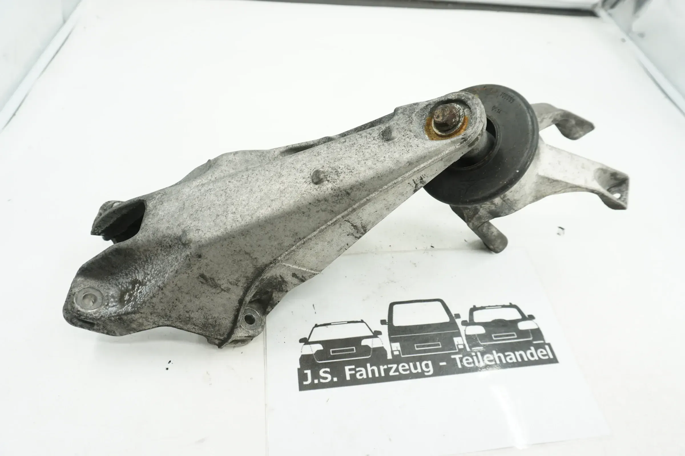 VW T5 Multivan 2,5 TDI Motorhalter inkl Schrauben 7H0199370B - Bild 1