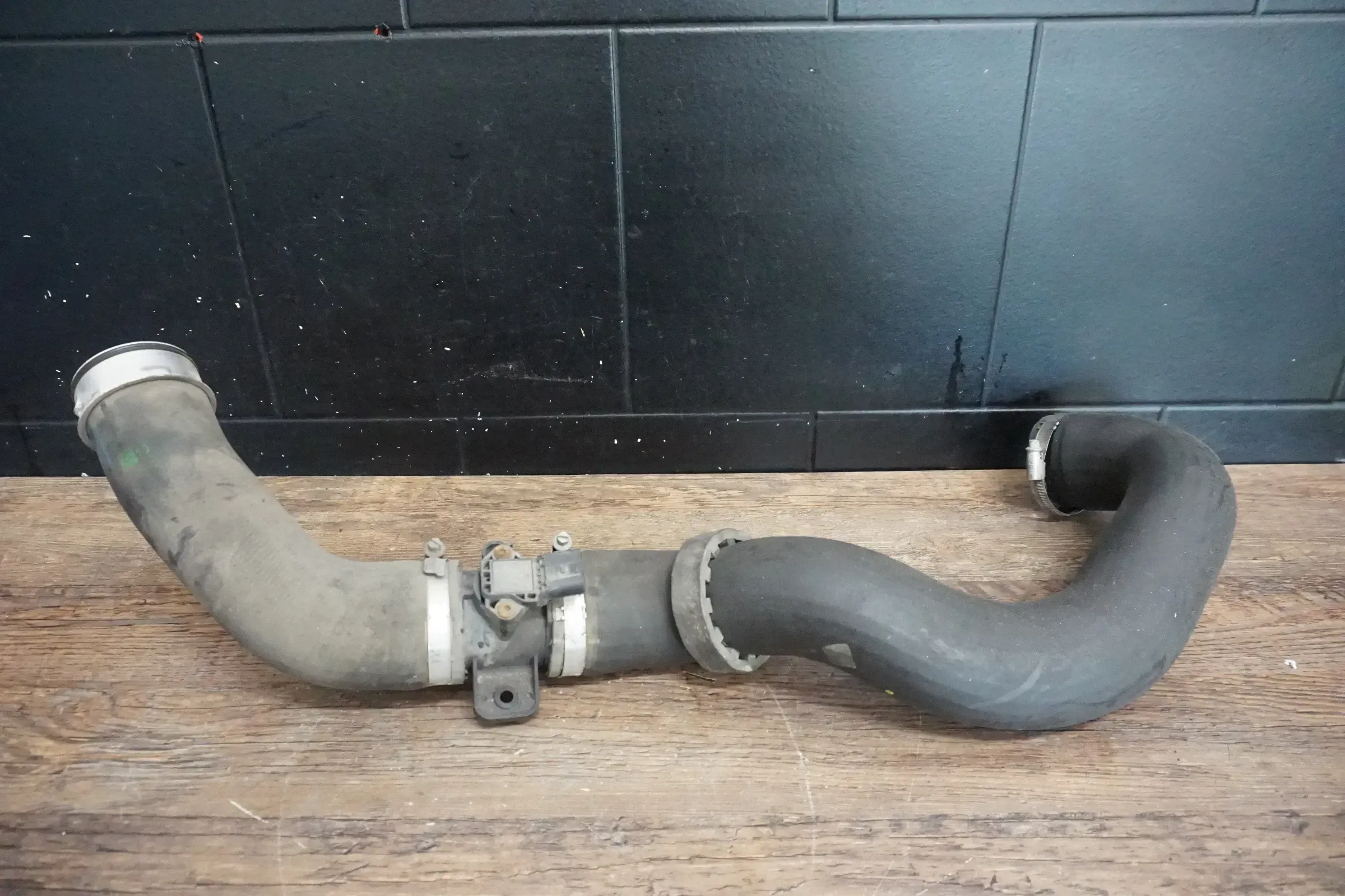 Orig. VW T5 2,0TDI Ladeluftschlauch Ladeluft Druckschlauch 7E0145980 7E0145958A - Bild 1