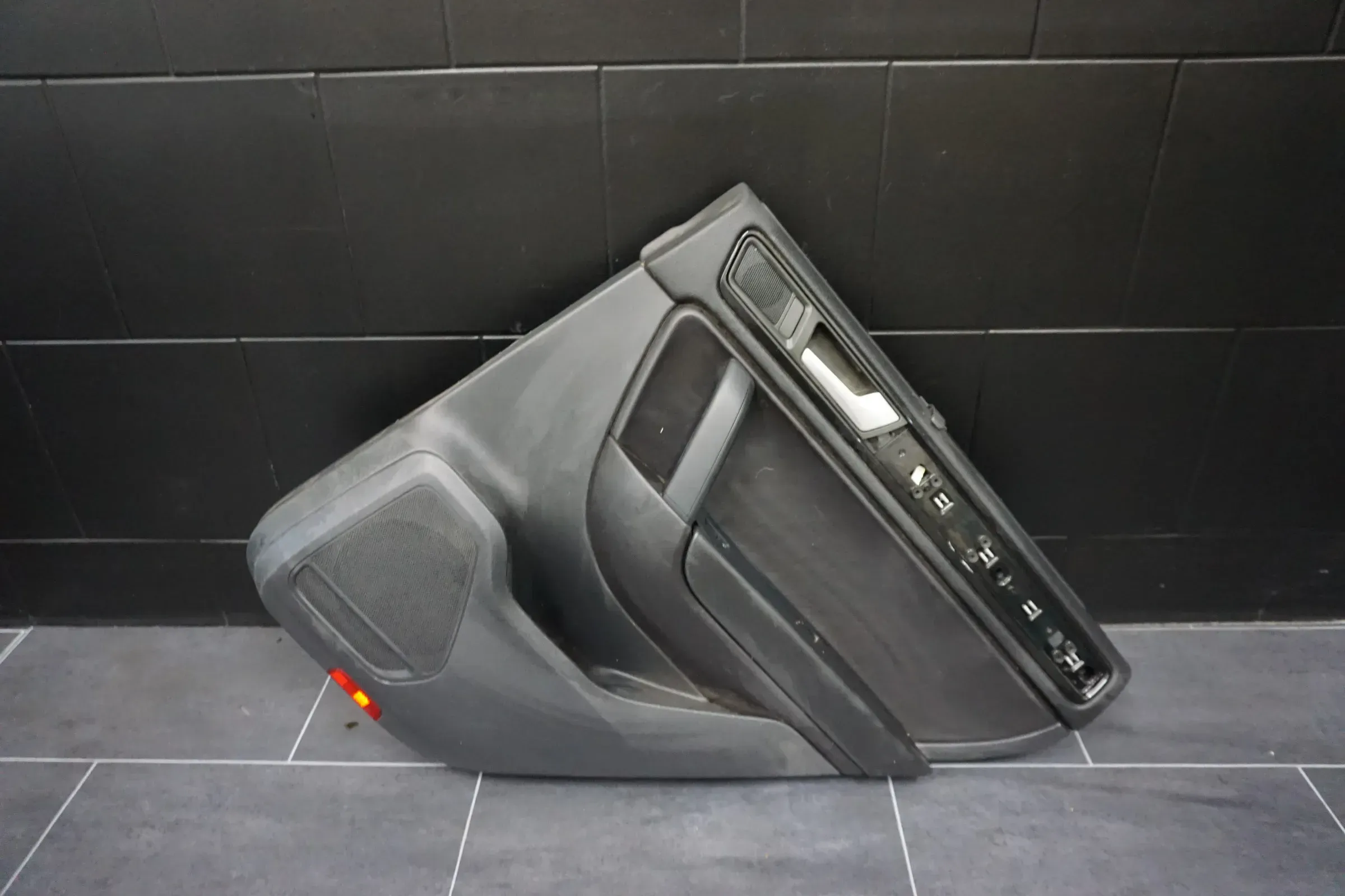 Türverkleidung Leder Türpappe hinten rechts VW Touareg 7P 7P0863981BL Schwarz - Bild 1