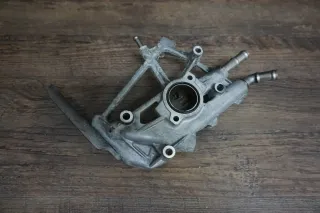 VW Bus T6 TDI AGR Halter für Kühler Abgasrückführungskühler 04L131425E - Bild 2