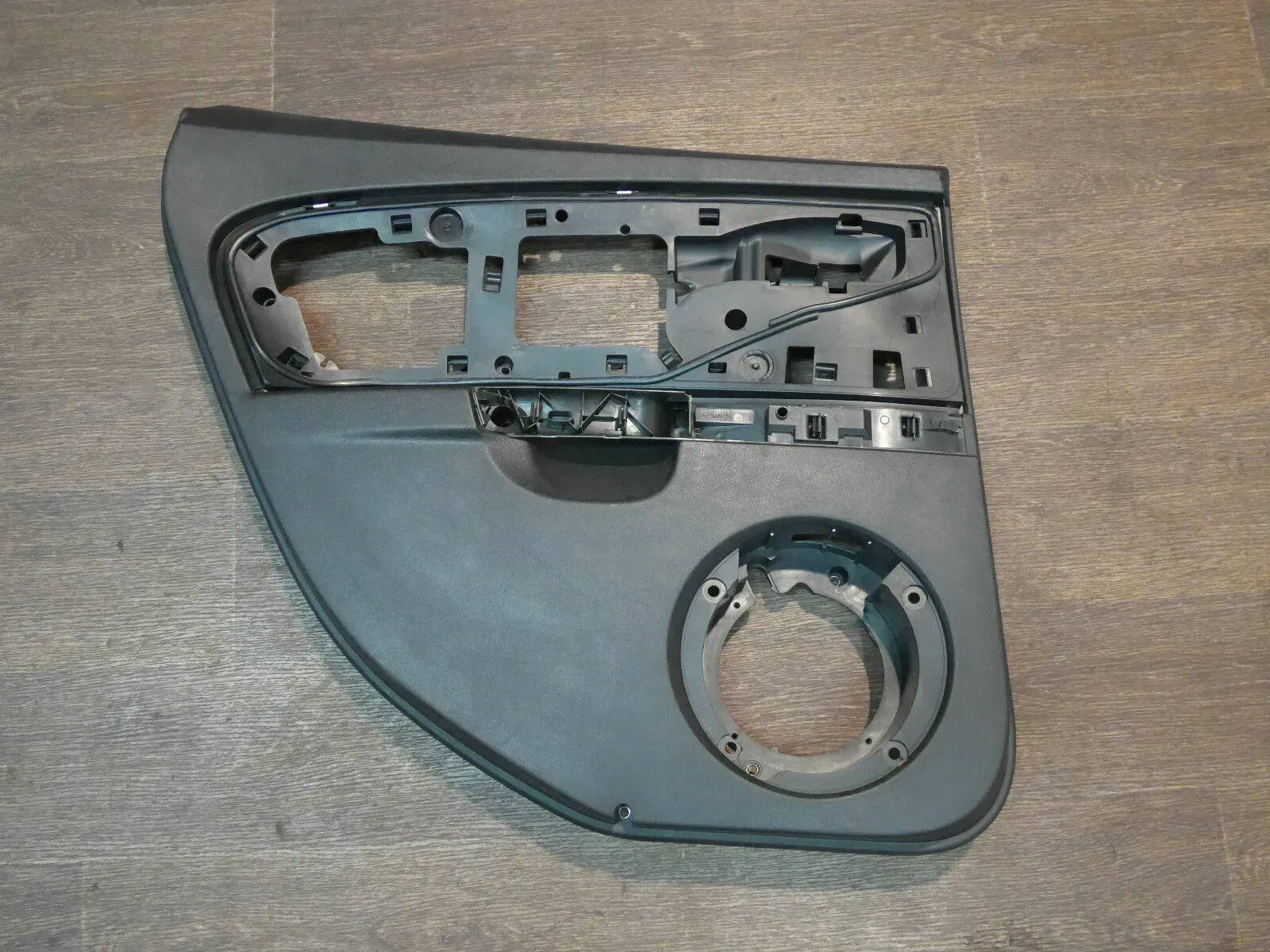 Seat Leon 1P1 Türverkleidung Verkleidung links hinten schwarz 1P0867211A - Bild 1
