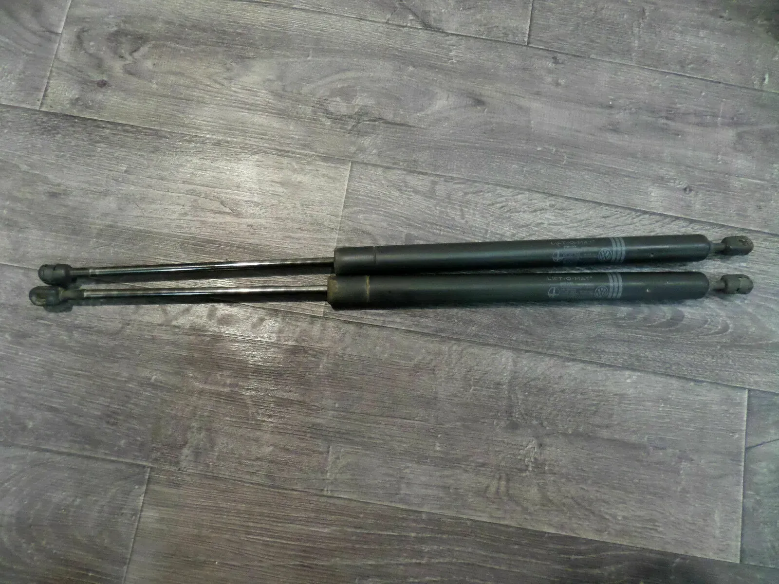 VW Multivan T4 Bj.01 2x Heckklappendämpfer Gasfeder Dämpfer hinten 7D0829331s - Bild 1