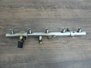 Audi RS3 8P TTRS 8J 2,5TFSi Kraftstoffverteiler Einspritzleiste 07K127503J - Bild 1