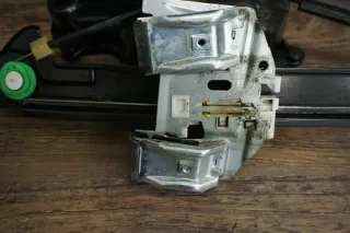 Fensterheber hinten rechts 1P0839402C Seat Leon 2 1P Bj2011 - Bild 3
