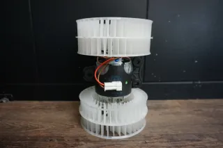 HELLA 8EW 009 158-151 Innenraumgebläse Gebläse Gebläsemotor - Bild 4