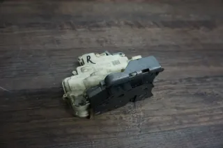 Audi A6 4G RHD Türschloss vorne rechts Stellmotor Schloss Tür 8J2837016E - Bild 1