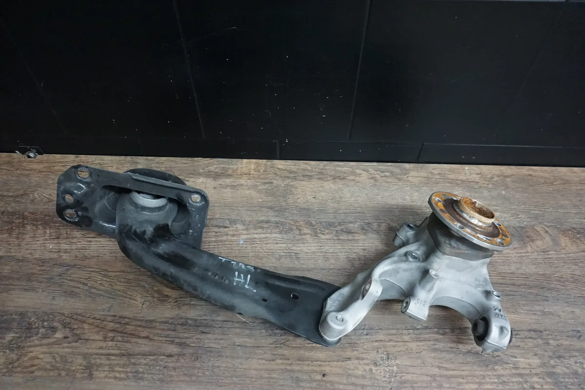 Audi Q2 GA TT 8S VW Radlagergehäuse Hinten Links Achsschenkel 5Q3505435A - Bild 1